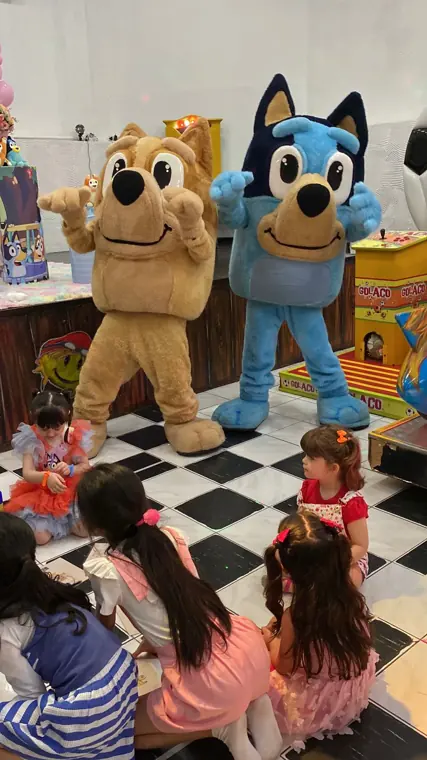 Bluey e Bingo em festa