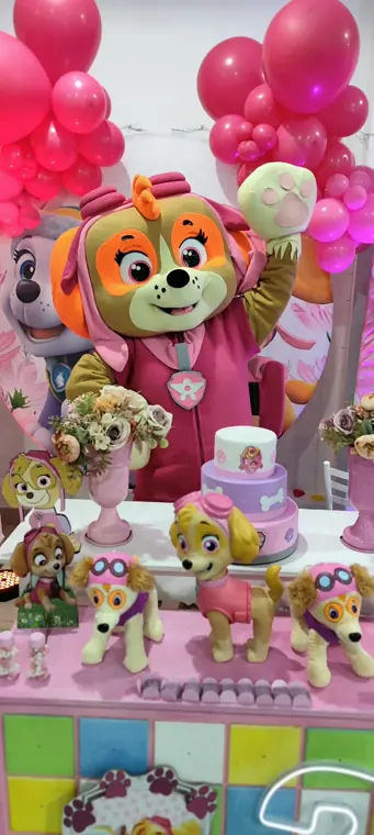 Skye da Patrulha Canina em festa